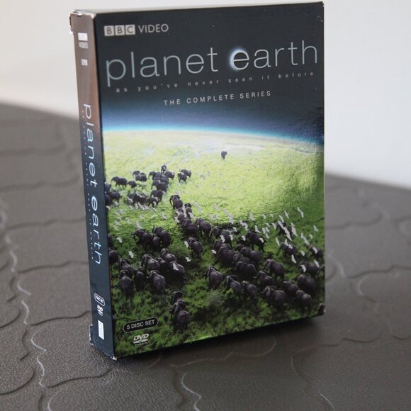 BBC's Planet Earth The Complete Series DVD Collector's Set - Picture 2 of 7